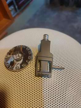 Preview: original SONY Headshell SH- ... , SME Anschluss, schwarz, made in Japan 70ger , mit Kabeln